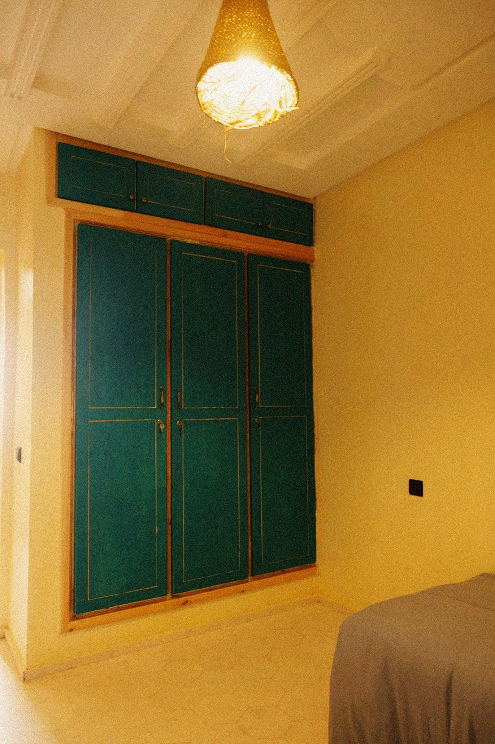 Muza Guest House twin room - wardrobe
